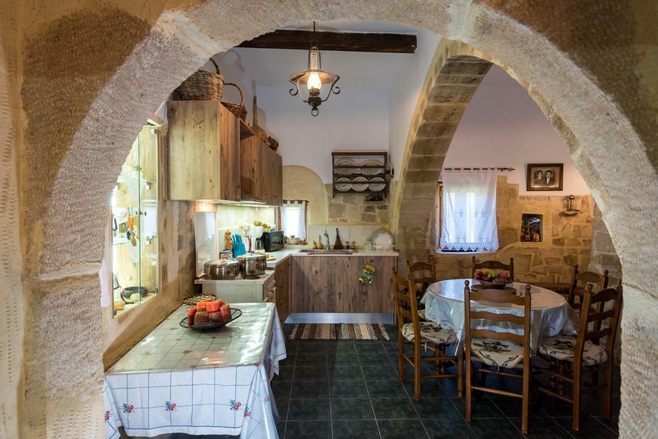Villa Argyro Azoyiras Exterior photo